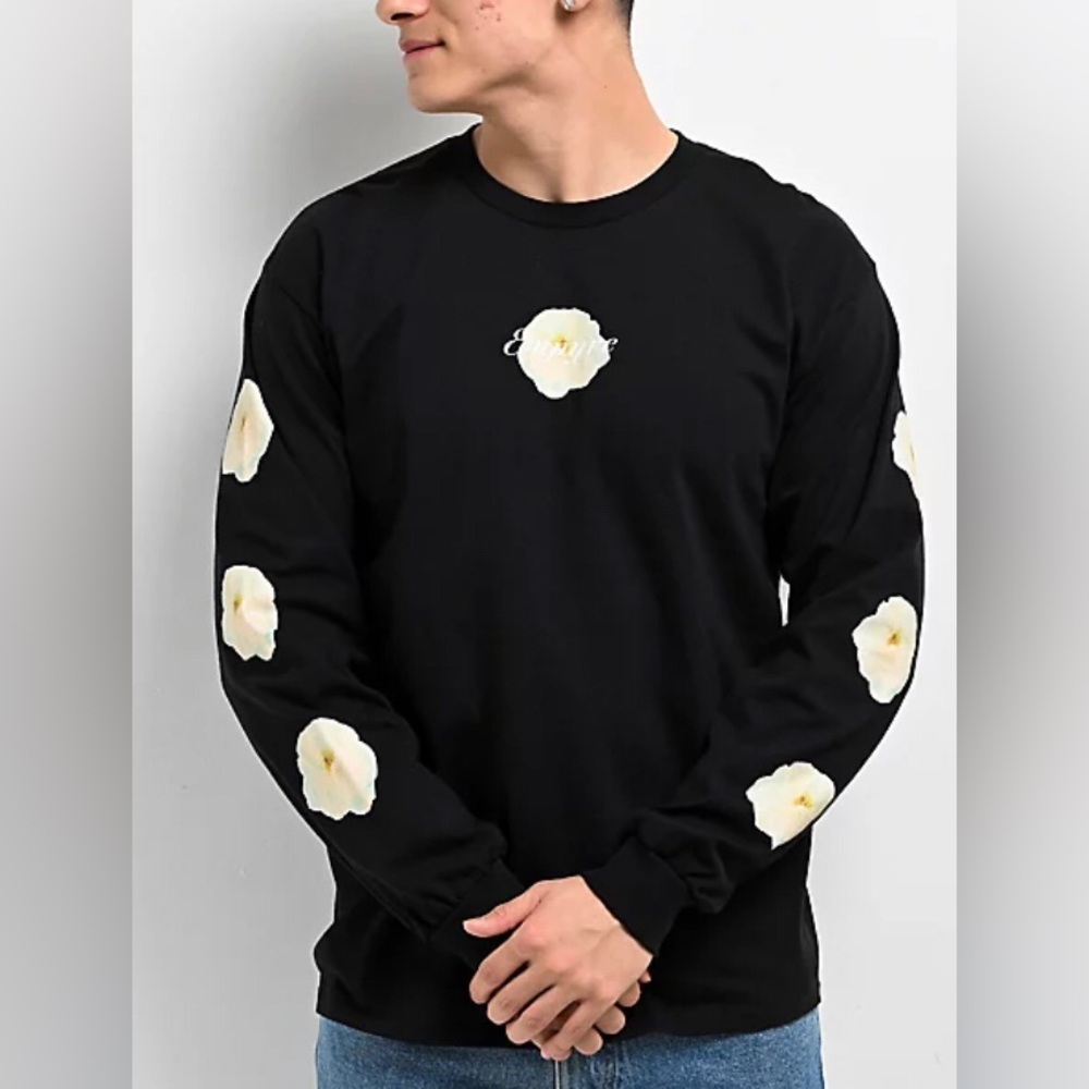 NWOT Empyre Roses Photo Black Long Sleeve Tee - Size L